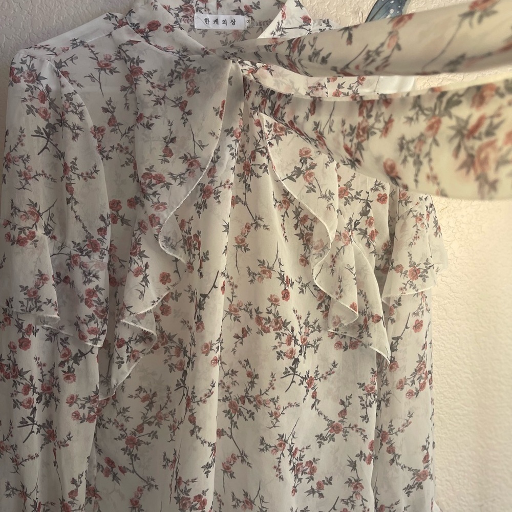 Floral Ruffle Blouse - Picture 11 of 14